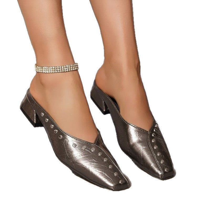 Damen Mules mit modischem Riemendesign und eleganten Schmuckdetails EB