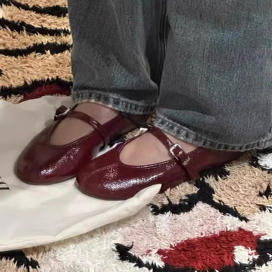 Damen Ballerinas mit elegantem Riemchenverschluss und glänzendem Obermaterial EB