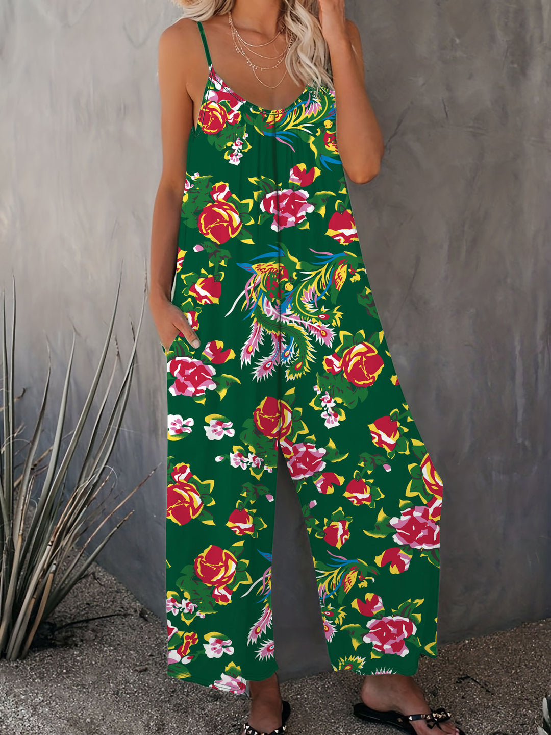 Damen Luftiger Jumpsuit mit floralem Design und verstellbaren Trägern EB