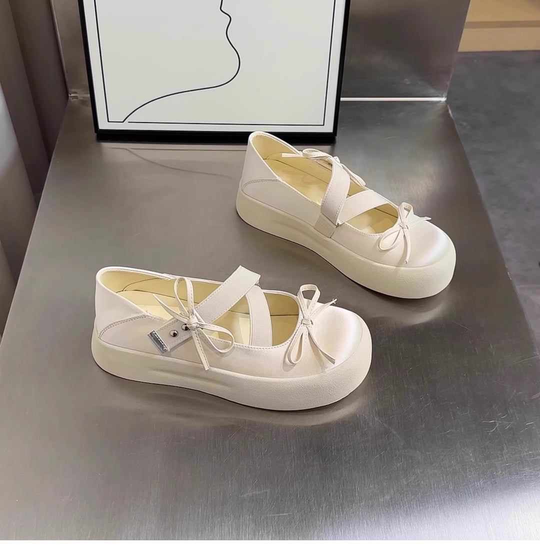 Damen komfortable Ballerinas mit farblichen Akzenten und elastischen Riemen EB