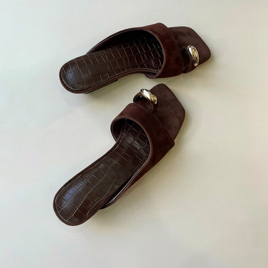 Damen Stilvolle Mules mit dekorativem Schmuckakzent EB