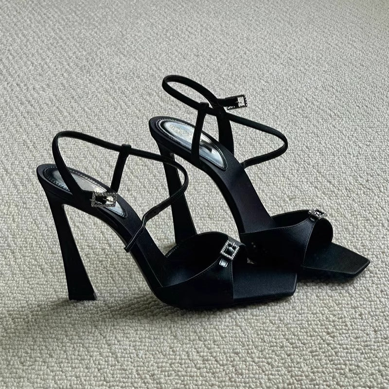 Damen elegante Slingback Sandalen mit filigranem Riemchen und funkelnder Applikation EB