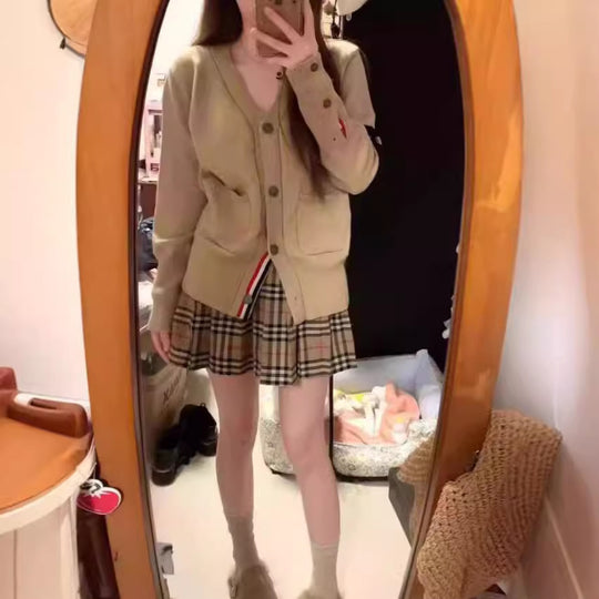 Damen Strickjacke mit hohen Taschen und grafischen Akzenten EB