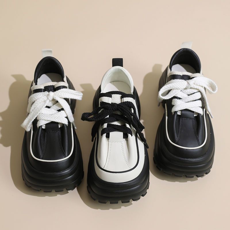 Damen sportive Sneakers mit stabiler Sohle und auffälligem Design EB