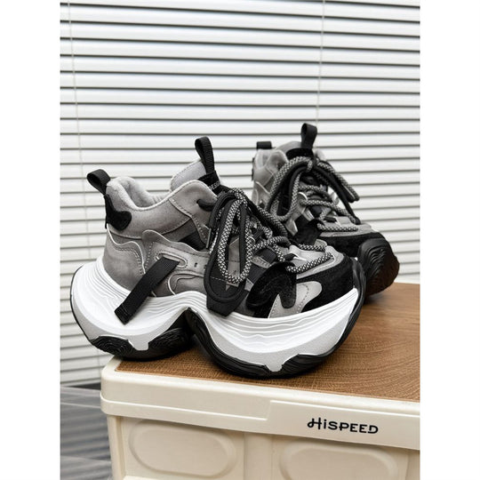 Damen Chunky Plateau-Sneaker mit mehrlagiger sculpted Sohle und Wildleder‑Mesh‑Details EB
