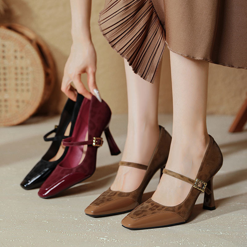 Damen elegante Mary Jane Pumps mit charakteristischem Blockabsatz und dekorativem Riemen EB