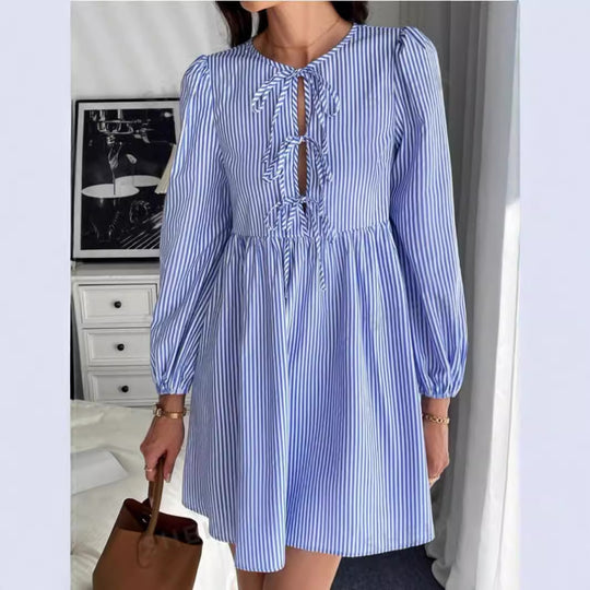 Damen Kleid mit verspieltem Schnitt und Rüschendetails EB