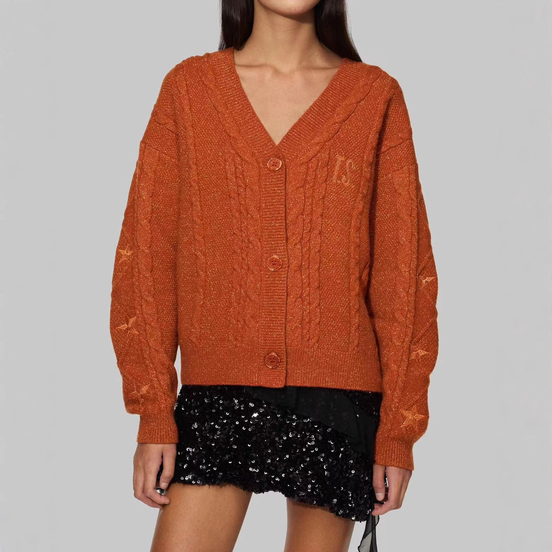 Damen nan großzügiger Grobstrick-Cardigan mit Zopfmuster, V-Ausschnitt und Sternstickereien EB