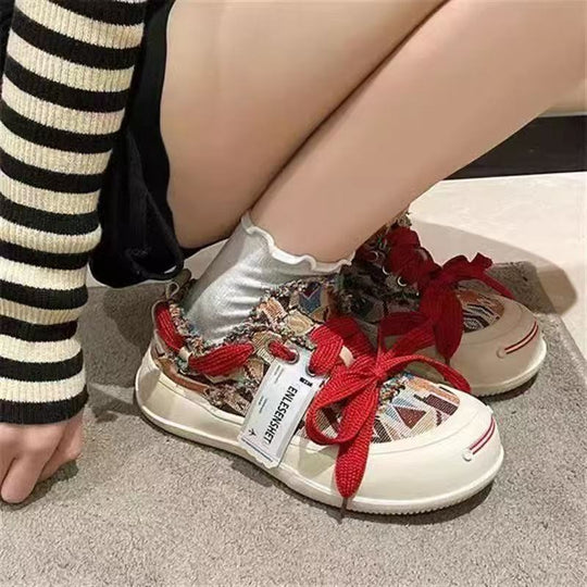 Damen modische Sneaker mit gefransten Details und auffälligem Schnürsystem EB