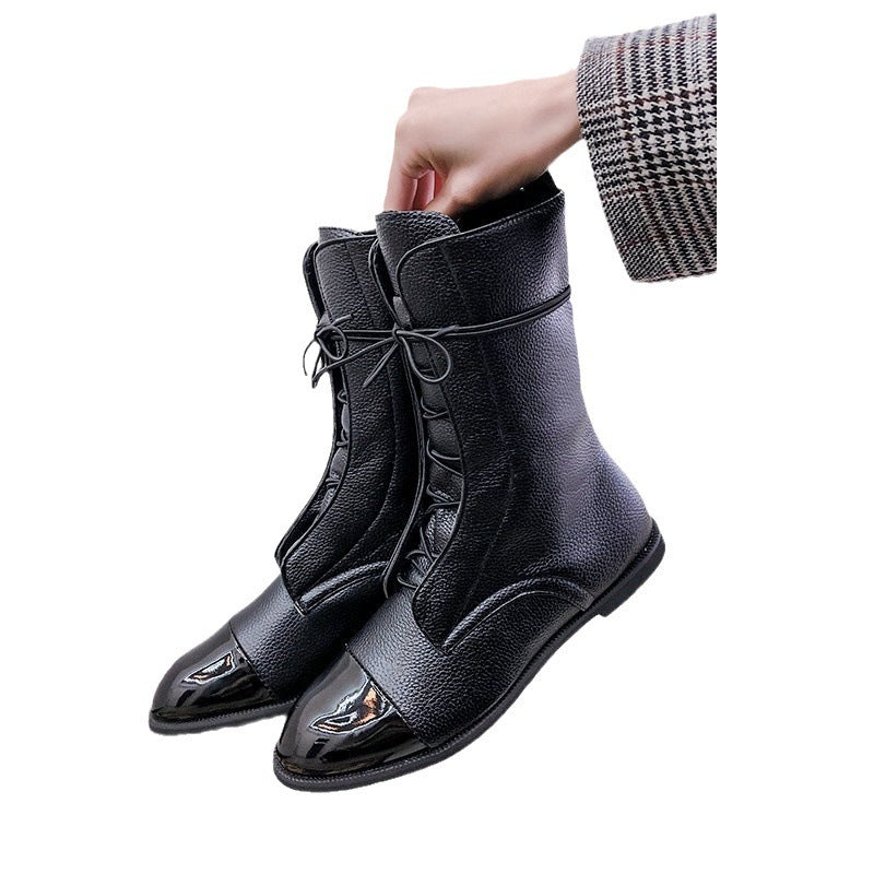 Damen nan elegante Schnür-Stiefelette mit lackiertem Zehenkappen-Detail, genarbtem Obermaterial und schlanker Flachsohle EB