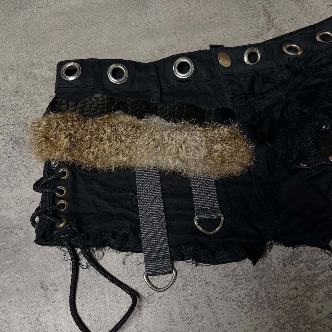 Damen Modische Shorts mit einzigartigen Details EB