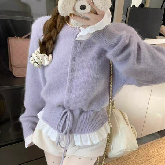 Damen Strickjacke mit Rüschensaum und Perlenknöpfen EB