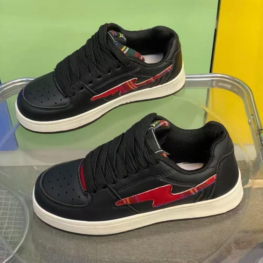 Damen Sportliche Low-Top Sneakers mit atmungsaktiver Mesh-Oberfläche und dämpfender Sohle EB