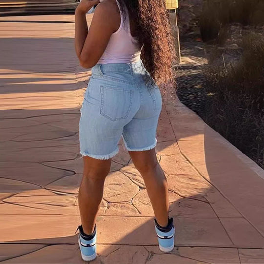 Damen Jeans-Shorts mit buntem Muster und stylishen Ausfransen EB