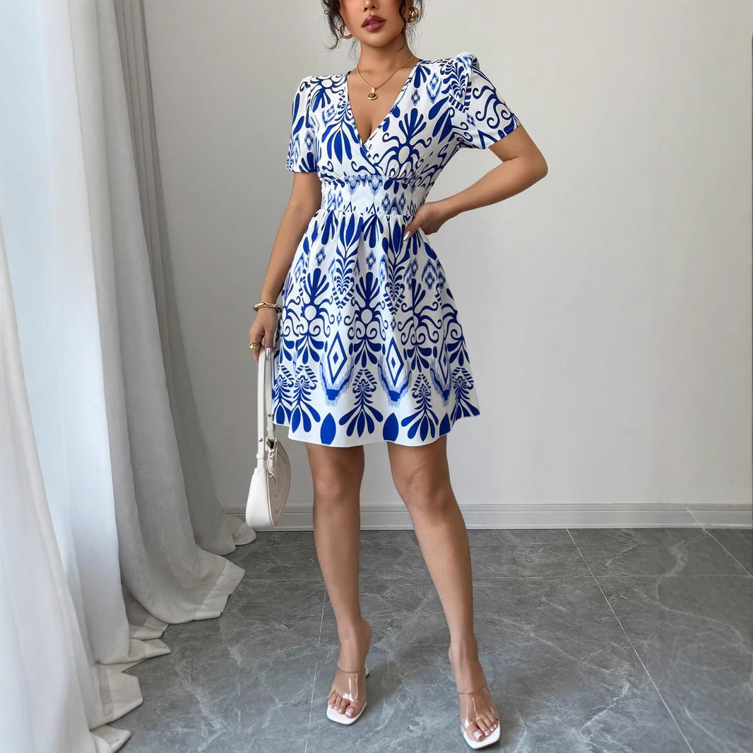 Damen Sommerliches Mini-Kleid mit elegantem V-Ausschnitt und floralen Mustern EB