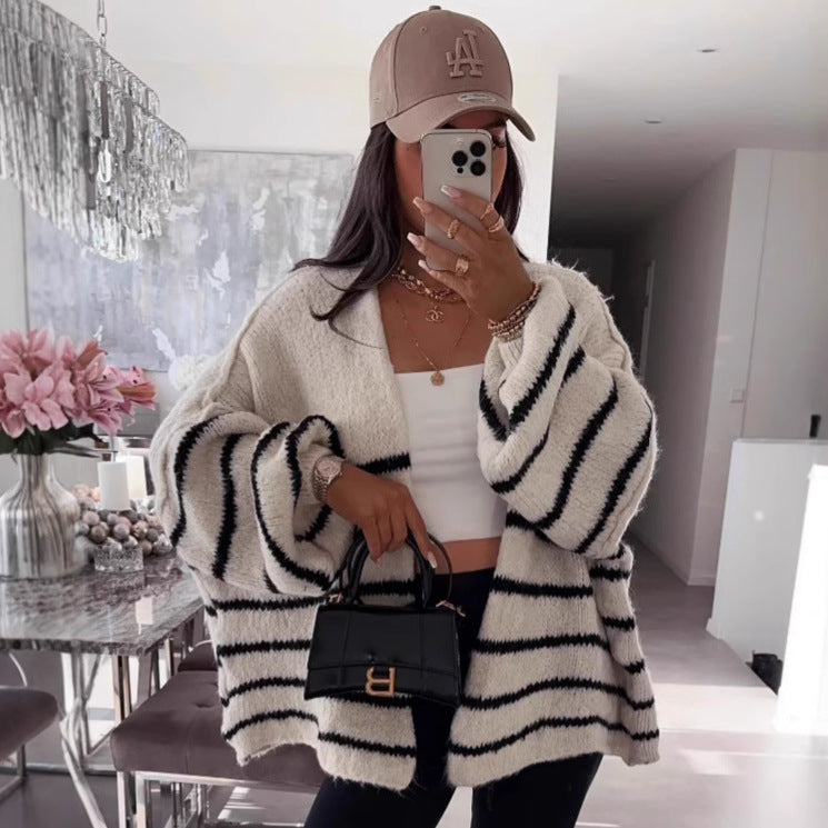 Damen Strickjacke mit voluminösen Ärmeln und modischen Streifen EB