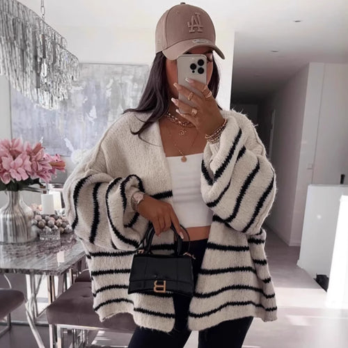 Damen Strickjacke mit voluminösen Ärmeln und modischen Streifen EB