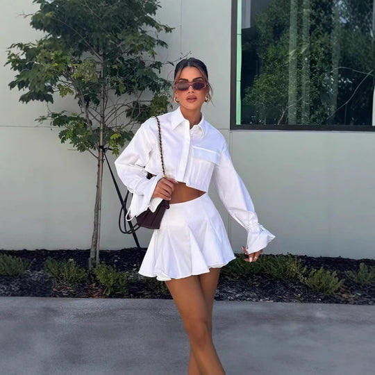 Damen modisches kurzämliges Set aus fließendem Material mit cropped Bluse und weit schwingendem Rock EB