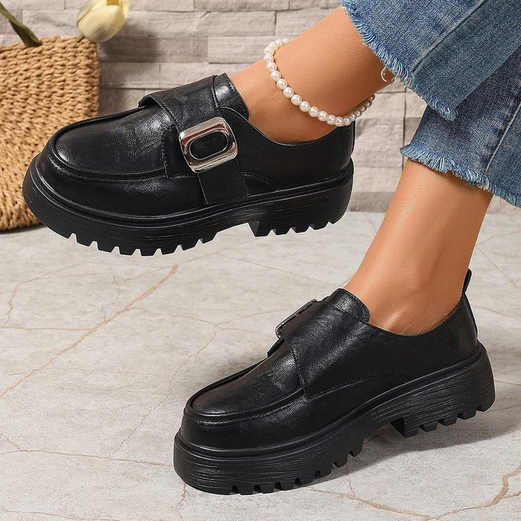 Damen Slipper mit modischem Verschluss und rutschfester Profilsohle EB