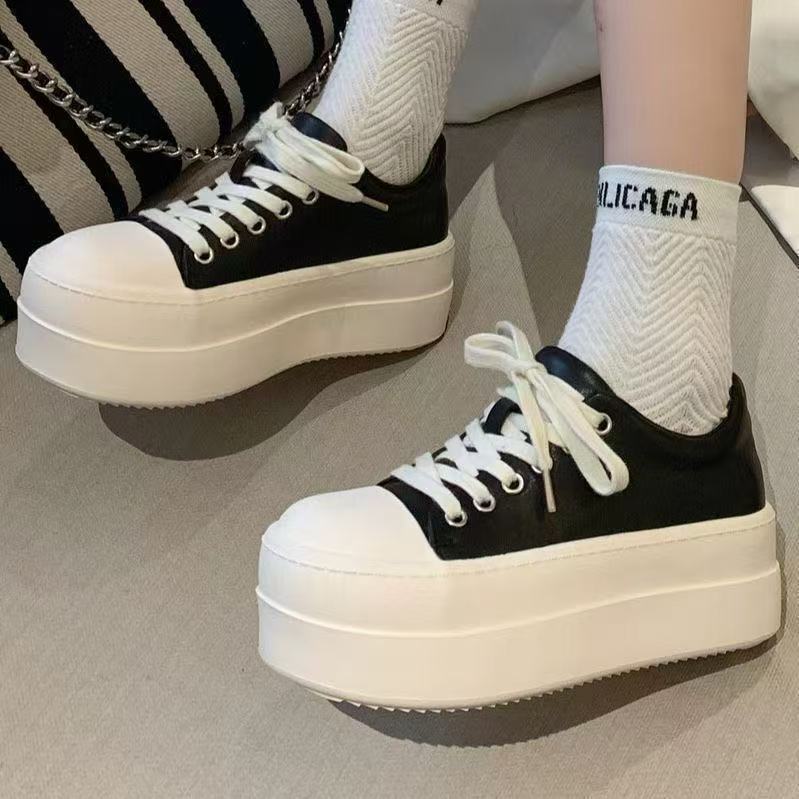 Damen Plateau-Sneaker mit stylischem Obermaterial und komfortabler Sohle EB