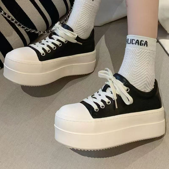 Damen Plateau-Sneaker mit stylischem Obermaterial und komfortabler Sohle EB
