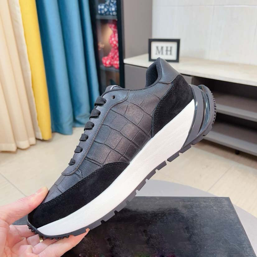 Damen Sportliche Sneakers mit strukturiertem Obermaterial und dämpfender Sohle EB