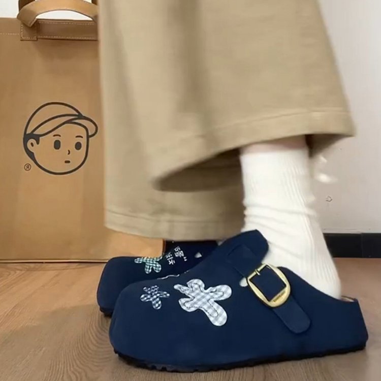 Damen Clogs mit stilvollem Schnallenverschluss und verspielten Applikationen EB