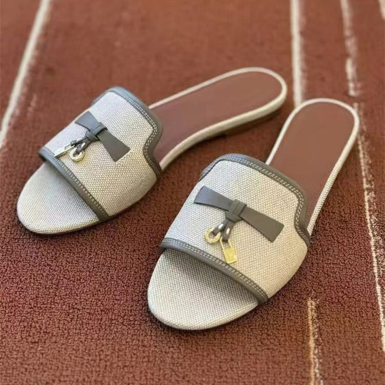 Damen Elegante Slippers aus weichem Wildleder mit dekorativem Riemendesign EB