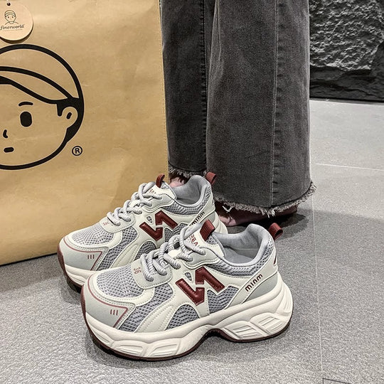 Damen Sportliche Sneakers mit atmungsaktivem Mesh-Obermaterial und flexibler Dämpfung EB