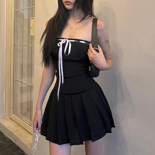 Damen Trägerkleid mit elegantem Spitzendetail und schwingendem Rock EB