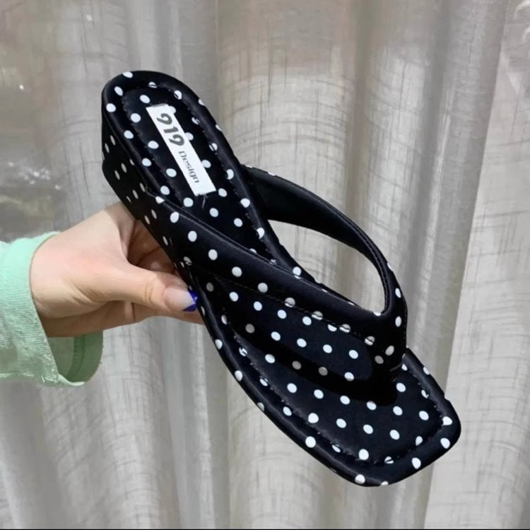 Damen komfortable Pantolette mit modischem Punktdesign EB