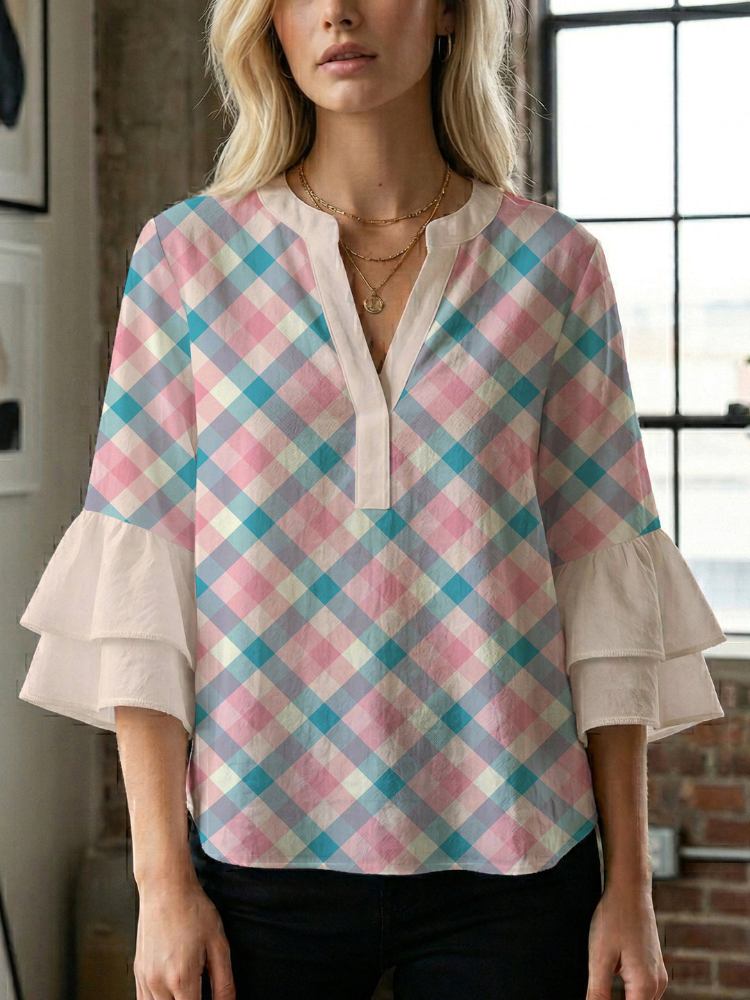Damen Bluse mit voluminösen Flügelärmel und intensivem Blattmuster EB