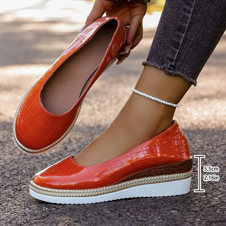 Damen Sneaker mit modernem glänzendem Obermaterial und komfortabler Sohle EB