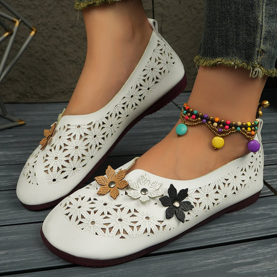 Damen nan flache Ballerina-Pantoffel mit Laserperforation und dreidimensionaler Blumenapplikation EB
