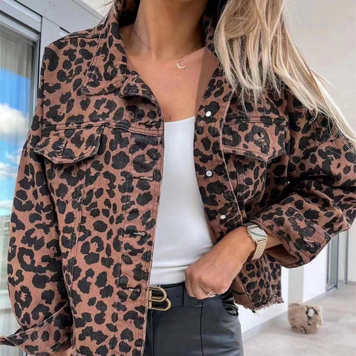 Damen nan kurze Oversize-Jeansjacke mit Leoprint, aufgesetzten Brusttaschen und rohem Saum EB