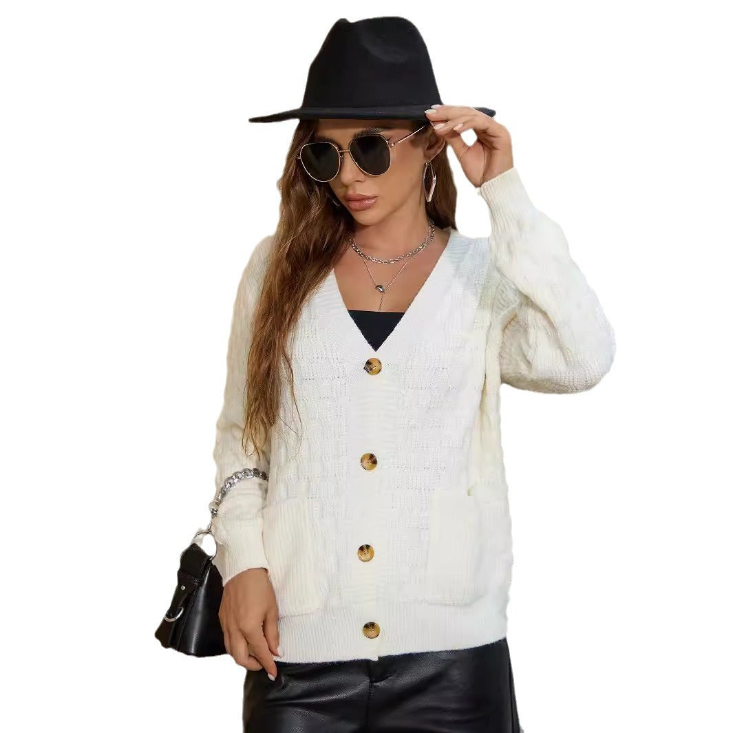 Damen Strickjacke mit modernen Zopfmustern und schicken Knopfdetails EB
