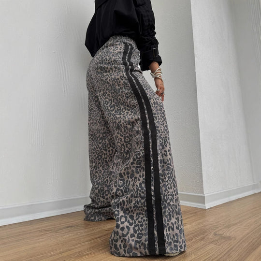 Damen weite Leoparden-Trackpants mit elastischem Bund und seitlichen Kontraststreifen Eichborn Berlin