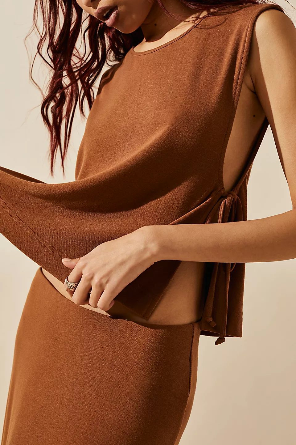 Damen Langarm-Maxikleid mit elegantem Rückenschnitt und verstellbarem Taillenzug EB
