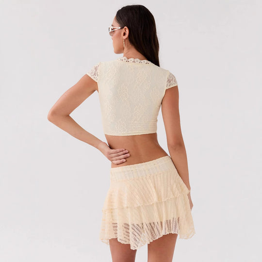 Damen Crop-Top mit raffiniertem Spitzenbesatz und verspieltem Minirock EB