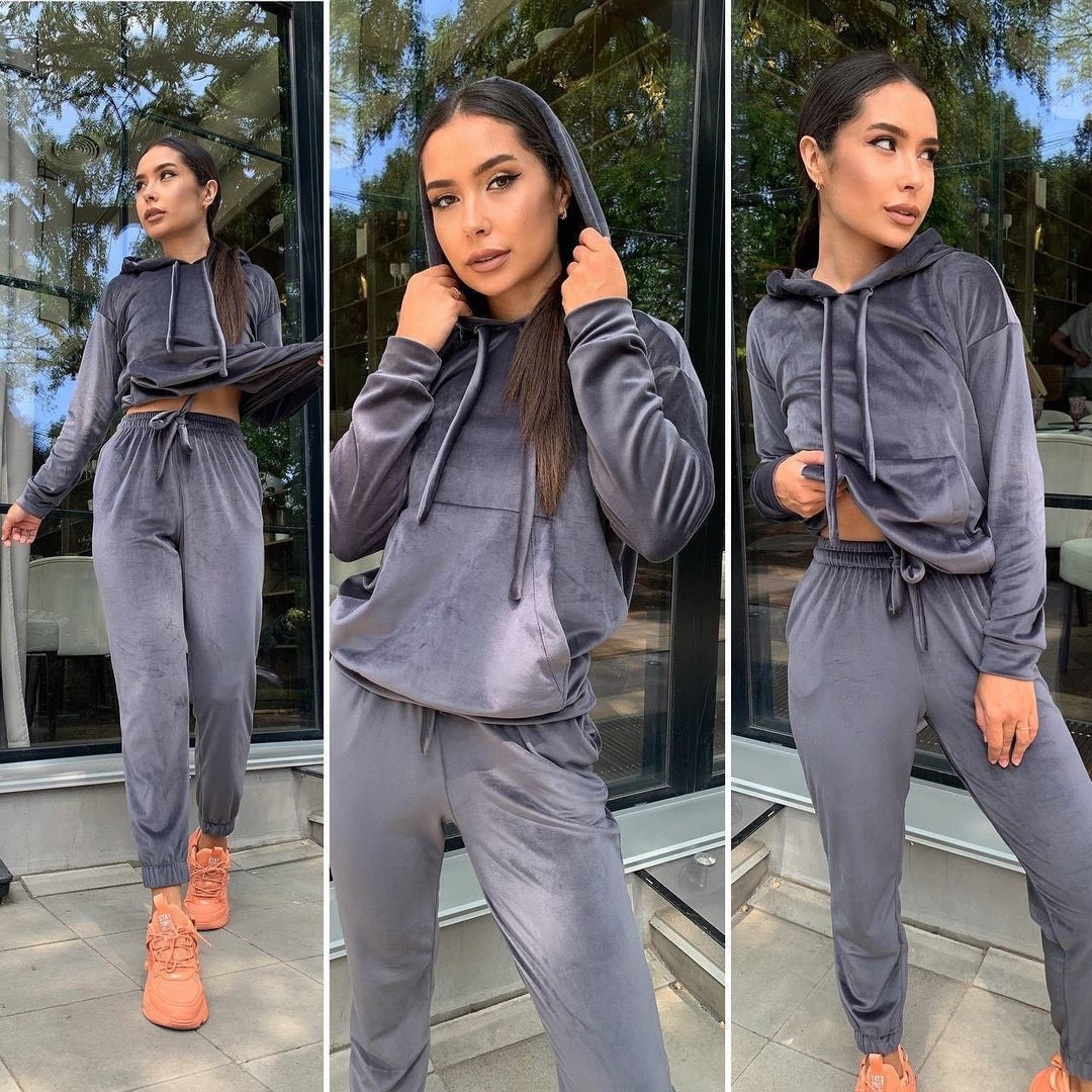 Damen Samt-Loungewear-Set mit kurz geschnittener Kapuzenjacke und Kordelzug-Jogginghose EB
