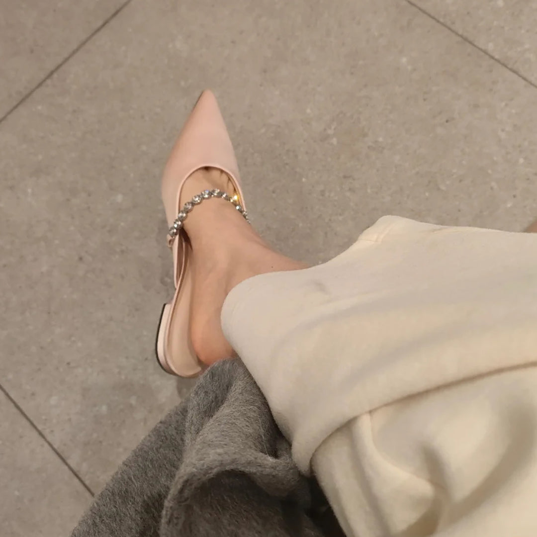 Damen Elegante und funkelnde Pumps mit spitzem Design und glamourösem Akzent EB