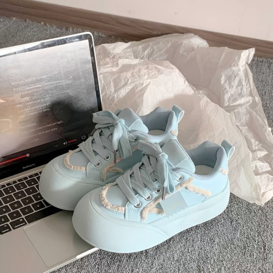 Damen Komfortable Sneakers mit voluminöser Sohle und verspielten Schnürdetails EB