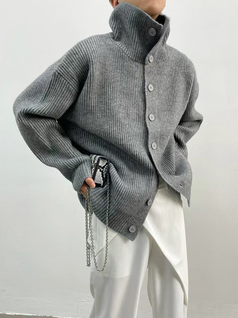 Damen Modischer Strickpullover mit hohem Kragen und Knopfdetails EB