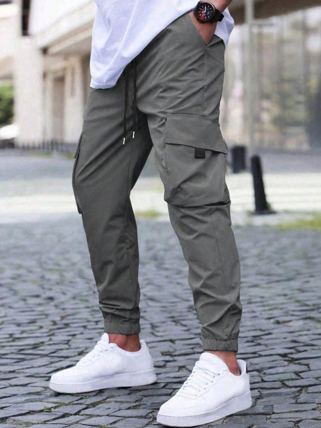 Herren nan technische Travel-Joggerhose mit integriertem Sicherheitsfach elastischem Tunnelzugbund und wasserabweisender Beschichtung EB