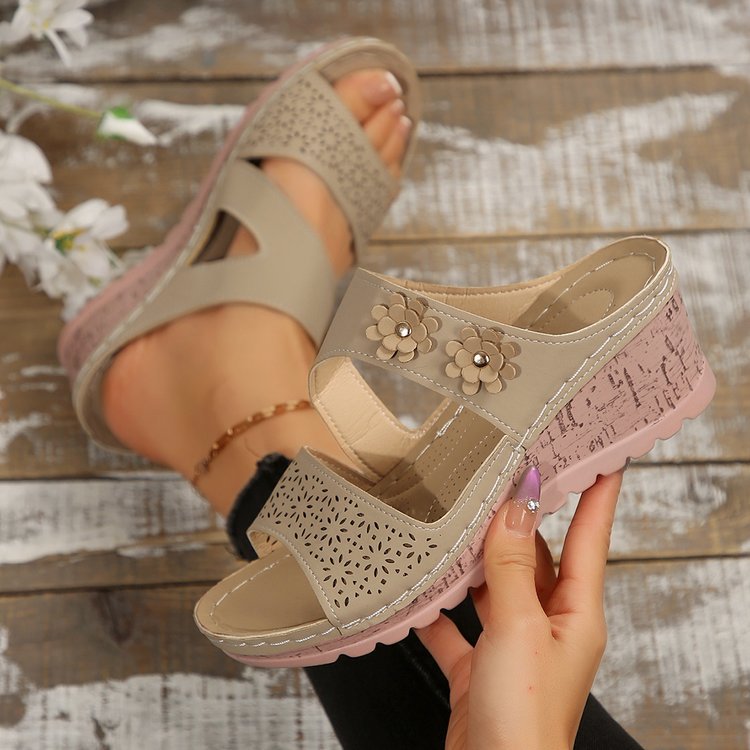 Damen Komfortable Sandalen mit floraler Perforation und ergonomischem Fußbett EB