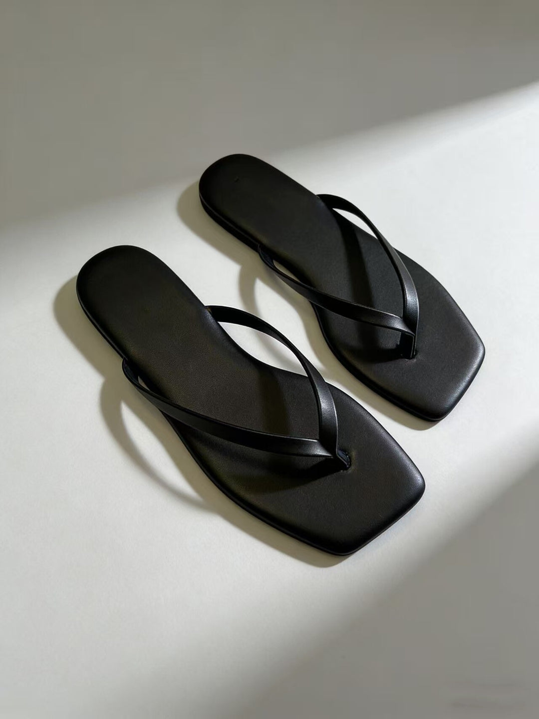 Damen modische Zehentrenner-Sandalen mit bequemem Fußbett EB