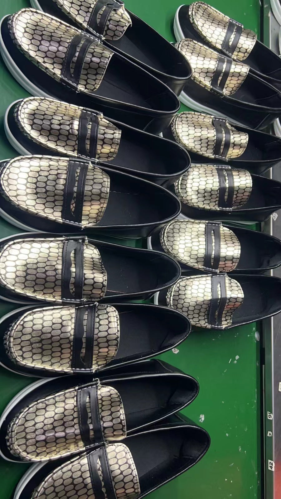 Damen Slip-On Mokassins mit strukturiertem Obermaterial und rutschfester Sohle EB