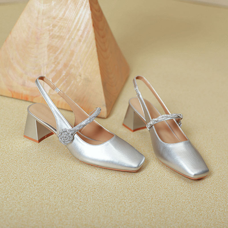 Damen Slingback-Pumps mit elegantem Glanz und dekorativem Riemen EB
