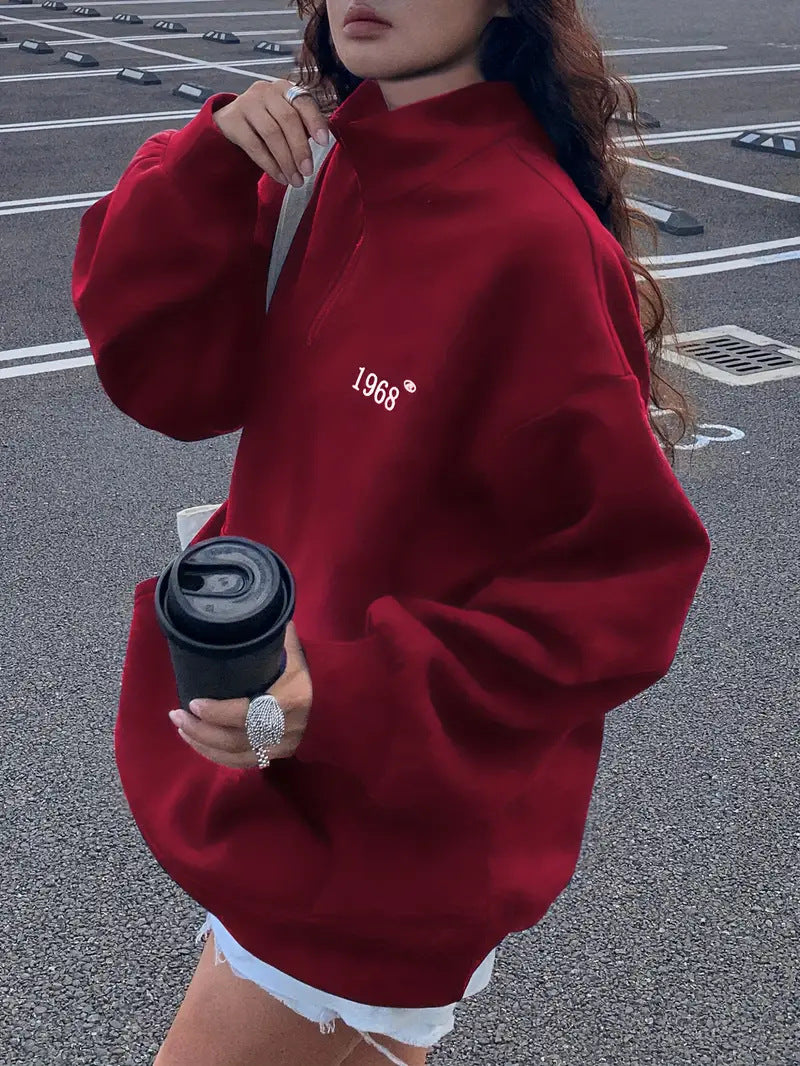 Damen oversized Hoodie mit kurzem Reißverschluss, hohem Stehkragen und Kängurutasche Minimalstick Eichborn Berlin