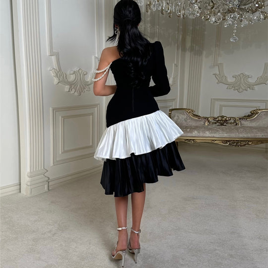 Damen Elegantes Kleid mit asymmetrischem Schnitt und Rüschen-Details EB